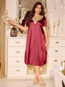 MuseNap CURVE Váy ngủ cỡ lớn LuxeNights Elegant Embroidered Collar Satin Notch Neck Plus Size Nightgown, Moo Moo Night Dress - Màu Đỏ Sâu - Xem 6