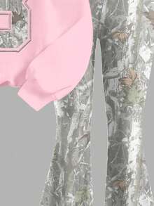 SHEIN Leap Crew 少女秋季迷彩树枝树叶图案，运动数字98印花，美式复古甜美风，高中校园风，网络热销，都市漫步，街头潮流，休闲校园运动风，少女针织圆领字母印花宽松卫衣搭配喇叭裤两件套休闲套装 - 彩色 - 查看 5