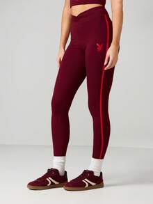Missguided x Playboy Hochtaillierte Athletik-Leggings mit Seitenstreifen-Detail und Hase-Logo für einen aktiven Lebensstil und Fitness-Training - Bordeaux - Übersicht 1