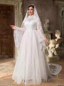 Aureia 加大码白色刺绣面料优雅中式立领加大码喇叭袖奢华串珠网纱拼接A字型新娘婚纱，带拖尾（精致设计） - 白色 - 查看 6