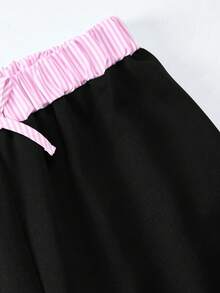 SHEIN ChillGRL 2件套少女Romweezy宽松休闲拼接撞色二合一衬衫式V领短款卫衣搭配宽松休闲阔腿撞色拼接裤套装，适合日常、通勤、休闲、度假、聚会、街拍等场合。 - 黑色 - 查看 7