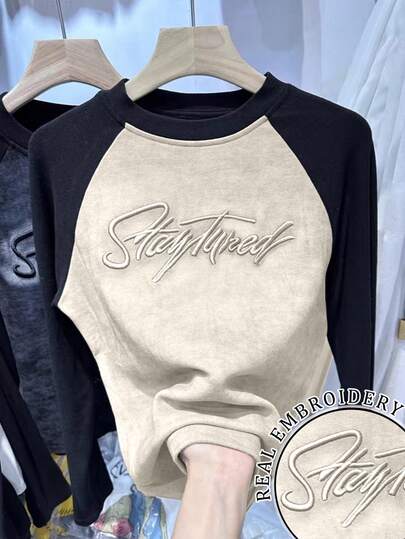 INAWLY เสื้อยืดผู้หญิงทรงพอดีตัวสีตัดกันสีดำและสีขาวปักลายตัวอักษร