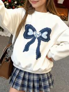 Sudadera de cuello redondo de manga larga, suelta y cómoda, de tela gruesa y suave, con estampado de lazo azul vaquero en un estilo minimalista casual para niñas preadolescentes, adecuada para el uso diario en otoño/invierno, temporada acogedora, atuendos de otoño e invierno, comodidad fácil, capas de otoño e invierno para niñas, ropa gráfica con lazo para niños, ropa de otoño e invierno, ropa nueva para el Año Nuevo, elegante otoño, moda de invierno, nuevo estilo