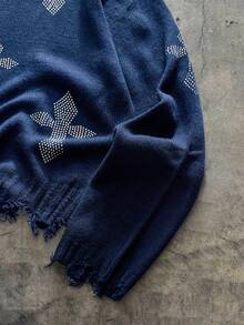 AXEPEAK Suéter holgado de cuello redondo con patrón de cruz de rhinestone y efecto desgastado para hombre - azul real - Ver 3