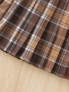 SHEIN 3 件套女童无袖纽扣背心、高领罗纹长袖 T 恤和带腰带的百褶裙套装