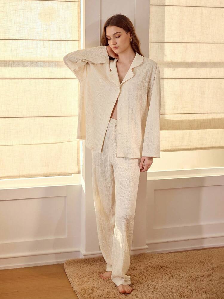 ENSEMBLE DE PYJAMA CHEMISE BOUTONNÉE TEXTURÉE ET PANTALON unicolore