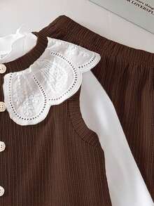 三件套女童套装，杏色针织背心搭配同色系阔腿裤，白色高领长袖上衣，舒适休闲，适合秋冬季穿着。 - 棕色 - 查看 4