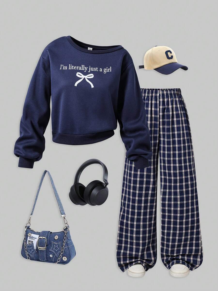 SHEIN ChillGRL 2 pièces Ensemble mode décontractée ample pour adolescentes, top asymétrique avec graphique en anglais et nœud, et pantalon large à carreaux bleus, style de rue, convient pour l'automne et l'hiver