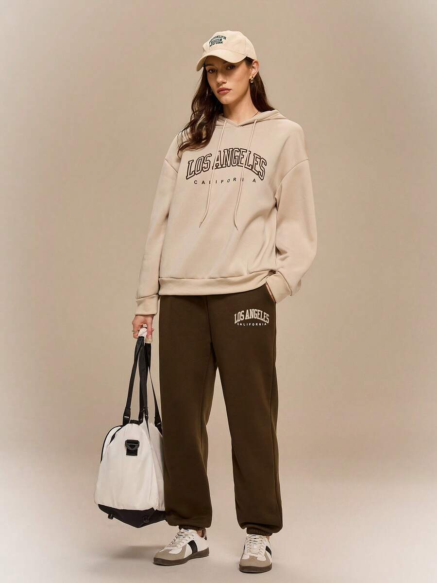 Hanevo 2 件女式字母印花长袖连帽运动衫和运动裤套装，秋冬季休闲装 - 彩色 - 查看 1