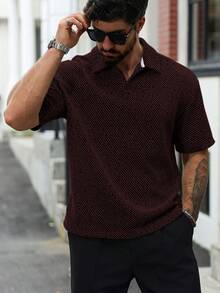 Manfinity CasualCool Áo polo nam tay ngắn in họa tiết toàn thân, kiểu dáng thường ngày, thích hợp mặc đi làm. Áo sơ mi nam mùa hè, áo len móc, áo polo nam cài nút kiểu , áo sơ mi nam màu đỏ tía. - Nhiều màu - Xem 7