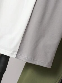 SHEIN Vacaura 2 件套青少年男孩休闲时尚蓝灰白拼布 T 恤和裤子套装，适合春夏季日常穿着 - 軍綠色 - 查看 4