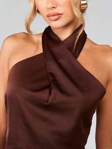 MISSGUIDED Blusa sin mangas con cuello halter, diseño de frente retorcido y espalda abierta - Café integral - Ver 5