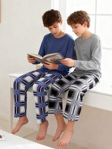 SHEIN 2 套男童睡衣，包含浅灰色和海军蓝色长袖上衣，灰色和白色格子，以及海军蓝色宽松裤子，弹力针织面料，可机洗，穿着舒适，家庭装（2 套单独出售） - 彩色 - 查看 3