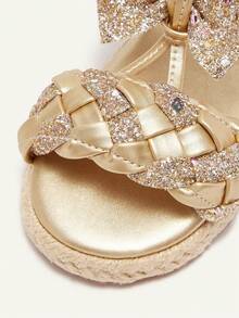 Cozy Pixies 1双可爱女童金色蝴蝶结百搭休闲时尚软底平底凉鞋，夏季 - 金色 - 查看 7