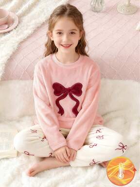 طقم بيجامات عيد الميلاد للفتيات - ملابس علوية كريمية مطرزة بأكمام طويلة وسروال مخملي بوردو مزين بفيونكة. قماش مريح ومطاطي قابل للغسل في الغسالة. تصميم أنيق وحيوي للفتيات. (يباع بشكل منفصل في مجموعات من 3)