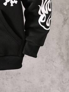 SHEIN Coolqubz بلوزة رياضية قبعة كاجوال مطبوعة للمراهقين والشباب الأولاد - الأسود - مشاهدة 5