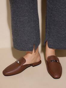 CUCCOO CURVES 女式宽版方头平底低跟一脚蹬穆勒鞋，舒适百搭棕色加大码女士平底休闲通勤鞋 - 棕色 - 查看 4