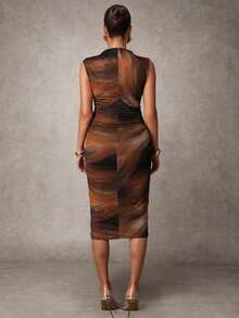 MaterniChic 孕妇扎染印花立领褶皱修身连衣裙 - 棕色 - 查看 2