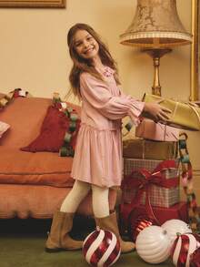 女童粉色荷叶边领长袖连衣裙 – 柔软面料，飘逸层叠下摆，可爱荷叶边袖口，甜美A字廓形，适合日常穿着/派对，柔和的粉彩色调，舒适宽松版型，可爱甜美的设计，专为小小时尚达人打造 - 粉色 - 查看 9