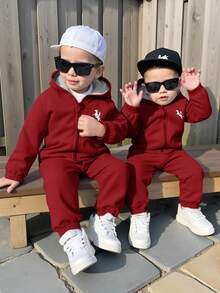 SHEIN 两件套男婴保暖连帽外套（动物印花）和休闲运动裤套装，适合冬季穿着 - 酒紅色 - 查看 8