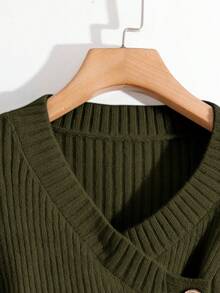 GlowEve 新款优雅套头衫，金色纽扣设计，欧美风格，百搭简约时尚针织上衣和针织裤 - 軍綠色 - 查看 6