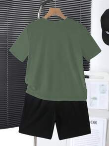 SHEIN 青少年男孩休闲时尚酷炫经典英文城市名称“加利福尼亚，洛杉矶”图形印花圆领短袖短裤 2 件套，适合夏季 - 墨綠色 - 查看 2