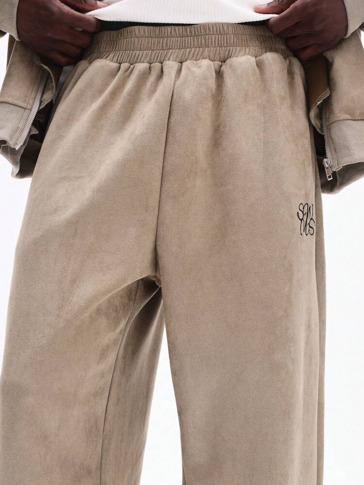 スエードジップパーカーとスウェットパンツのセット