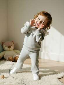 Souflis Souflis 女婴6个月-3岁春季两件套休闲日常宽松套装，蕾丝领装饰长袖基础款上衣和简约长裤 - 灰色 - 查看 3