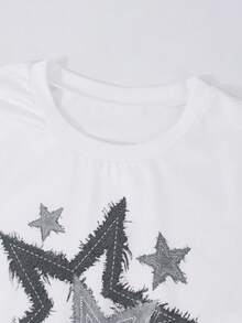 SHEIN ChillGRL 2 件/套街头时尚女孩套装：修身短款图案星星针织上衣 + 牛仔印花宽腿宽松裤 - 灰色 - 查看 3