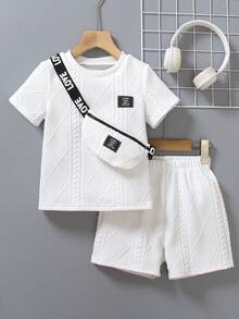 SHEIN Vacaura 3件套幼儿男童套装：字母针织提花休闲短袖T恤、短裤和包包，适合日常休闲外出，春夏皆宜。 - 白色 - 查看 3
