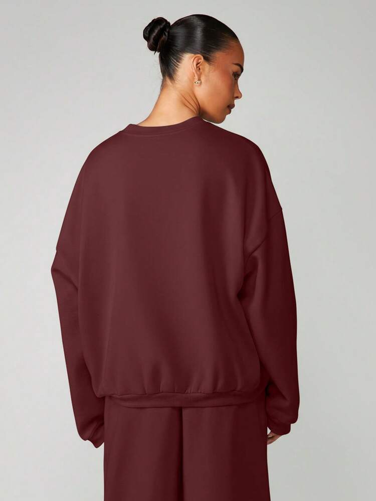 MISSGUIDED Burgundy Crew Neck Sweatshirt With Oval Logo Print Long Sleeve Pullover Casual Loungewear Fall Winter Comfort Top