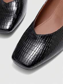 CUCCOO BIZCHIC حذاء نسائي جديد لصيف 2025 بتصميم فينتاج، بفتحة مربعة للأصبع وكعب منخفض، مصنوع من نسيج شبكي منسوج، حذاء ماري جين بكعب سميك وحزام مفتوح للتهوية وأصبع مغلق