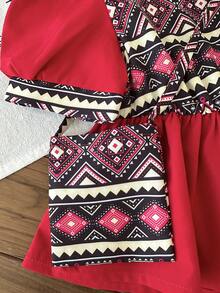 SHEIN 女婴休闲印花短袖上衣和裤子套装（2件套），含收纳袋，适合春夏季节、居家、户外、度假、海滩、假日、派对、日常穿着。 - 彩色 - 查看 9