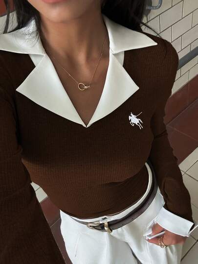 Rina Fox ملابس علوية كاجوال للسيدات ذوات الأحجام الكبيرة بطبعة فارس وألوان متباينة في الياقة والأكمام الطويلة المرتبة