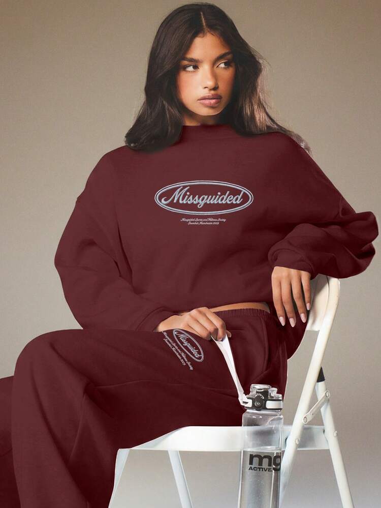 MISSGUIDED Burgundy Crew Neck Sweatshirt With Oval Logo Print Long Sleeve Pullover Casual Loungewear Fall Winter Comfort Top