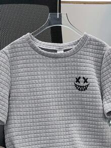 SHEIN 两件套男童休闲可爱图案纹理面料圆领短袖短裤套装，适合通勤、上学、日常休闲穿着、运动、春夏穿着。 - 淺灰色 - 查看 4