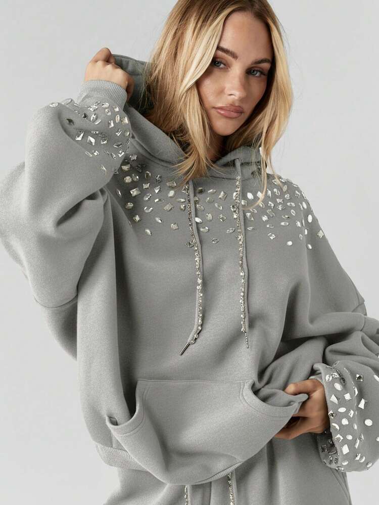 MISSGUIDED sweat-shirt à capuche orné avec design éparpillé de strass et poche centrale pour un port casual au quotidien