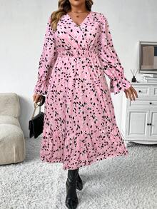 SHEIN Clasi 大码女装秋冬时尚休闲V领碎花长款收腰连衣裙，修身显瘦长款女装 - 粉色 - 查看 4
