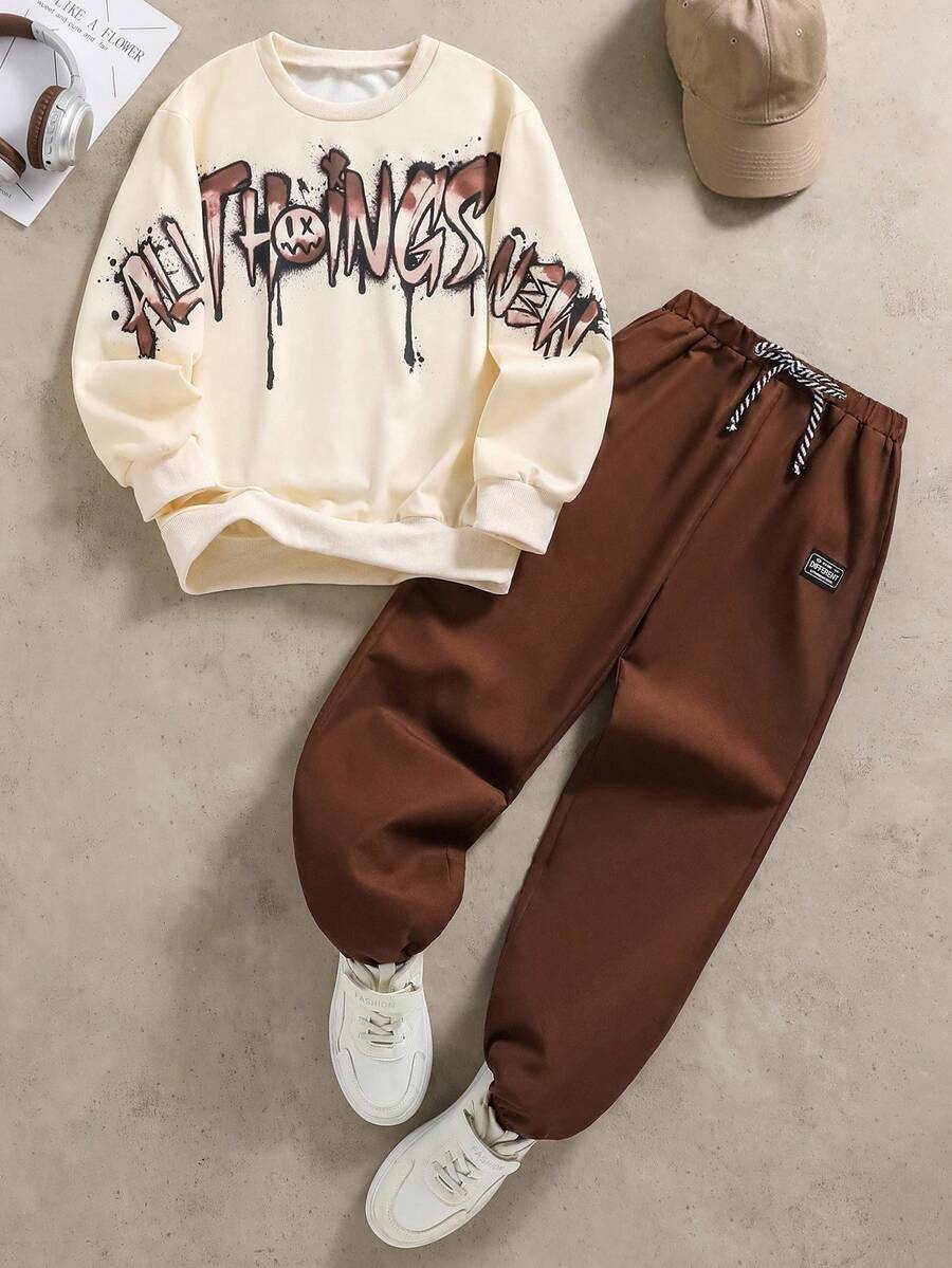 SHEIN Coolqubz مجموعة من قطعتين: هوديي أبيض مقترن مع بنطلون أخضر زيتوني، طقم أنيق للفتى المراهق. يتميز الهوديي بطباعة خضراء، قماش ناعم ومريح، مناسب للربيع/الخريف، متعدد الاستخدامات للمدرسة والخروجات وغيرها - قهوة بني - مشاهدة 1