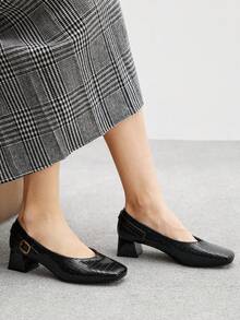 CUCCOO BIZCHIC حذاء نسائي جديد لصيف 2025 بتصميم فينتاج، بفتحة مربعة للأصبع وكعب منخفض، مصنوع من نسيج شبكي منسوج، حذاء ماري جين بكعب سميك وحزام مفتوح للتهوية وأصبع مغلق