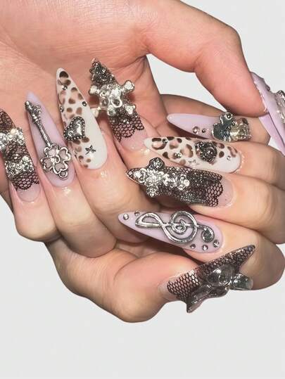 Kawaii Puntas de uñas postizas hechas a mano con alas de metal en forma de corazón romántico con encaje, nota musical y serie rosa, adecuadas para salidas diarias y citas. Estilo de bailarina con lazo, producción masiva para chicas enérgicas.