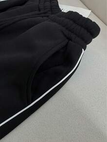 Resyla 女士休闲度假马匹印花撞色条纹领拉链连帽衫套装 - 黑色 - 查看 3