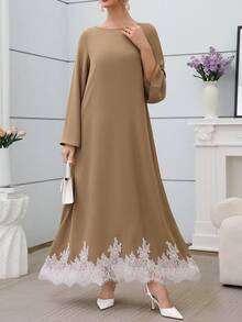 Al Najma 优雅圆领喇叭袖撞色蕾丝长款阿巴雅连衣裙 - 卡其色 - 查看 3