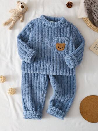 Boys Toddler Pajama 2-Piece Set - Haze Blue Plush Coral Fleece Sleepwear Little Bear Applique Pocket Long Sleeve Top Pants Combo 3D Stripe Texture Thick Warm Soft Blue Tone  Healing Pet Theme Autumn Winter Holiday Essential Baby Boys Loungewear PJs Set Boy Winter Set Teddy Bear Pajamas