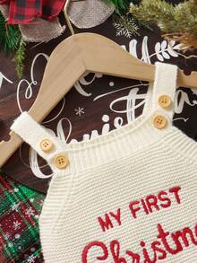 SHEIN 新生儿白色针织连体衣，带英文字母刺绣的背带裤，休闲百搭设计，适合宣布宝宝出生，男宝宝第一个圣诞节服装，我的第一个圣诞节宝宝服装，男宝宝圣诞节服装，宝宝圣诞节公告服装，针织圣诞连体衣，宝宝第一个圣诞节服装 - 米色 - 查看 3