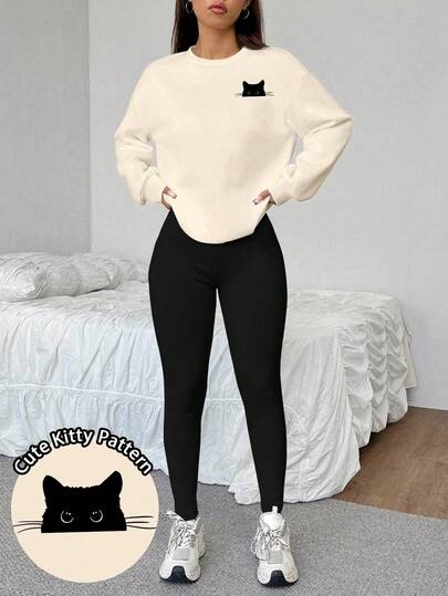 SHEIN EZwear Set 2 buc. Hanorac bej, casual, lejer, cu guler rotund, cu colanți skinny negri, cu model cu pisoi negri. Perfect pentru sport, fitness, ținute de sală, ținute asortate mamă-fiică, seturi pentru surori, stil universitar drăguț, ținute streetwear vintage, ținute pentru întoarcerea la școală, ținute casual retro pentru femei de toamnă, modă de toamnă și iarnă, îmbrăcăminte pentru școală, stil rustic și stil street hip-hop.