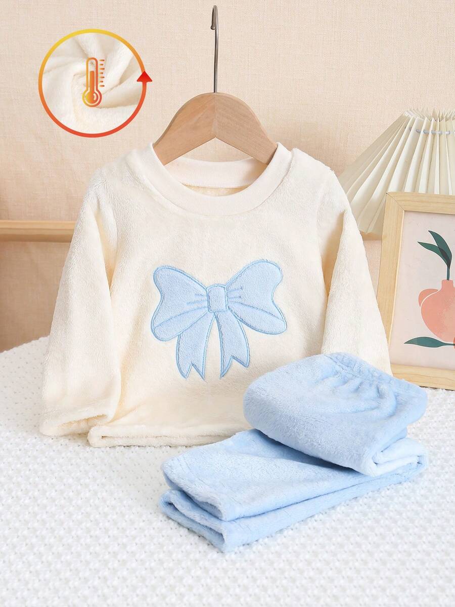 SHEIN Conjunto de pijama de 2 piezas para bebé niña con blusa de manga larga blanca esponjosa con bordado de moño rosa y pantalón a cuadros rosas, engrosado para otoño/invierno - Azul - Ver 1