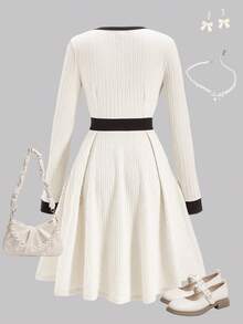 少女优雅针织提花V领金属纽扣装饰长袖修身连衣裙，休闲时尚，适合外出、派对、各种场合，秋冬季、新年、春季皆宜。 - 杏色 - 查看 2