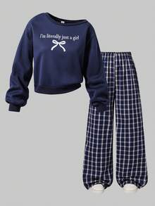 SHEIN ChillGRL 2 pièces Ensemble mode décontractée ample pour adolescentes, top asymétrique avec graphique en anglais et nœud, et pantalon large à carreaux bleus, style de rue, convient pour l'automne et l'hiver