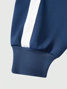 SHEIN Explorewe 时尚少女春、秋、冬两件套美式复古条纹圆领卫衣，印花条纹拼接针织长袖，搭配水洗牛仔星形刺绣长裤，数码印花设计，适合春、秋、冬穿着，也适合街头玩耍。 - 彩色 - 查看 6